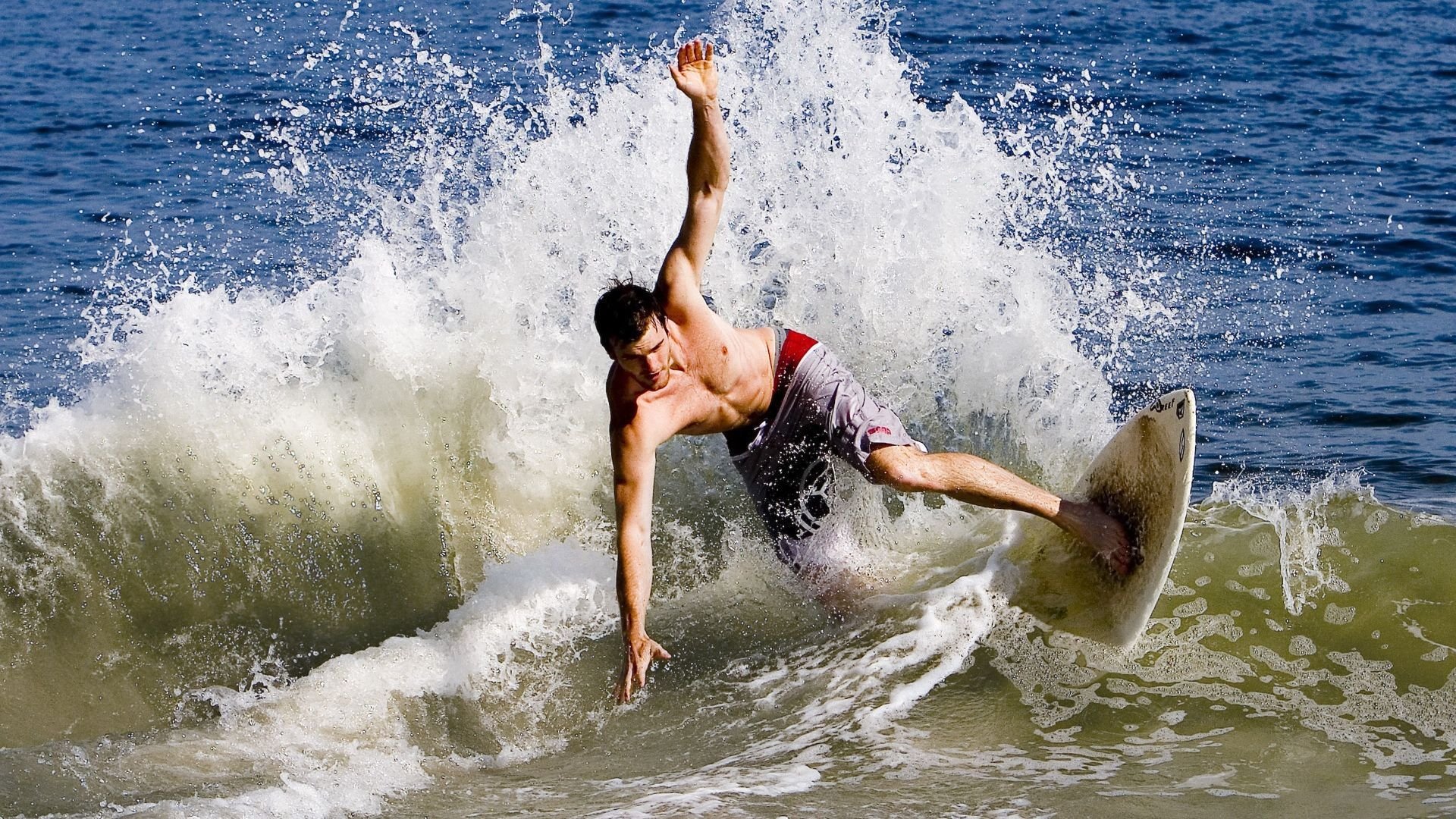 F1年度争冠之夜,帕尔默打出生涯之夜,当配角在聚光灯下掀起风暴