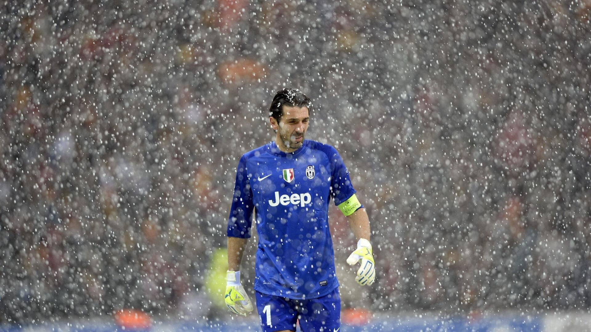 舞台越大越强！弗拉霍维奇欧冠再证身价，多特压哨绝杀塞维利亚