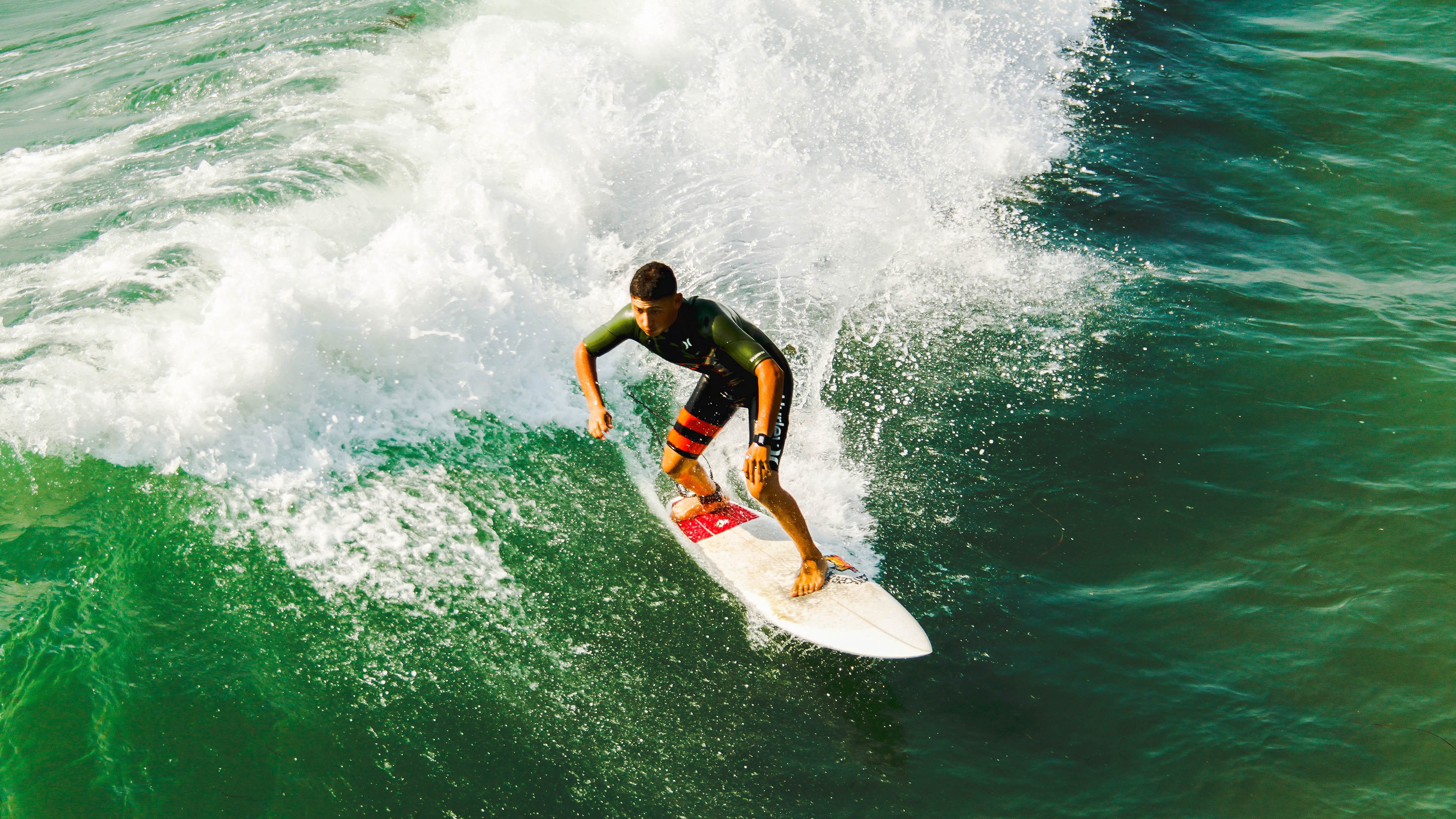 英超争冠之夜，西亚卡姆展现巨星价值，当篮球智慧照亮足球的终极战场